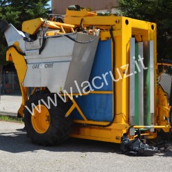 GREGOIRE G60I TOW-BEHIND GRAPE HARVESTER – V121